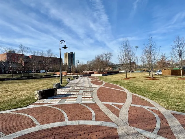 $1,950 | 35 Riverwalk Way, Unit 316, Lowell, MA 01854