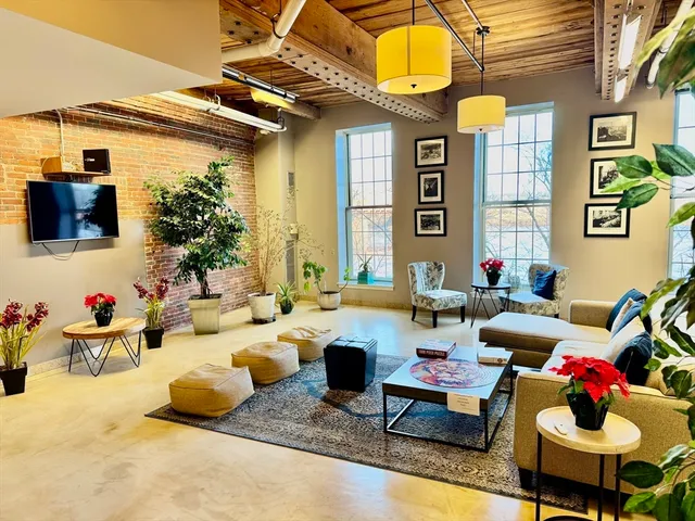 $1,950 | 35 Riverwalk Way, Unit 316, Lowell, MA 01854