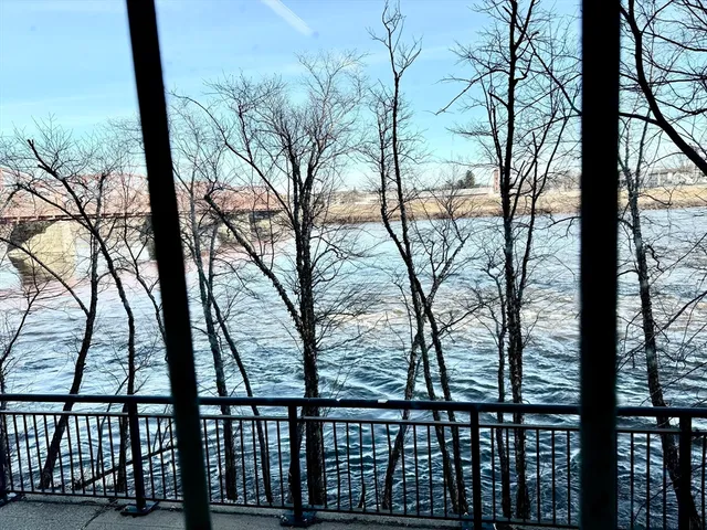$1,950 | 35 Riverwalk Way, Unit 316, Lowell, MA 01854