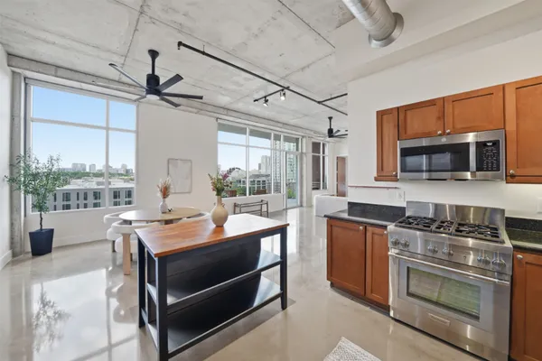 $585,000 | 800 West 5th Street, Unit 906, Austin, TX 78703