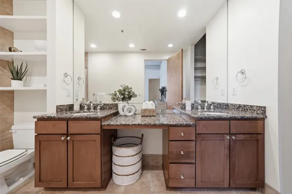 $585,000 | 800 West 5th Street, Unit 906, Austin, TX 78703