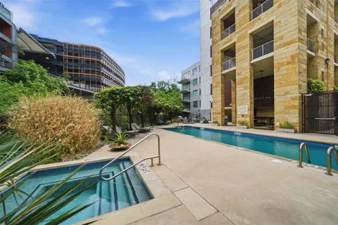 $585,000 | 800 West 5th Street, Unit 906, Austin, TX 78703