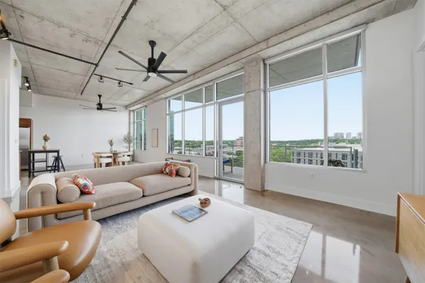 $585,000 | 800 West 5th Street, Unit 906, Austin, TX 78703