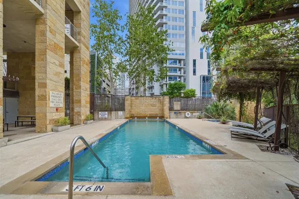 $585,000 | 800 West 5th Street, Unit 906, Austin, TX 78703