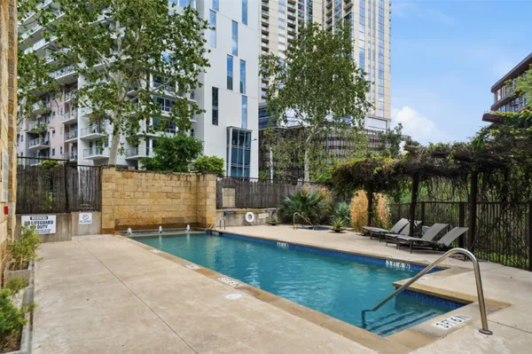 $585,000 | 800 West 5th Street, Unit 906, Austin, TX 78703