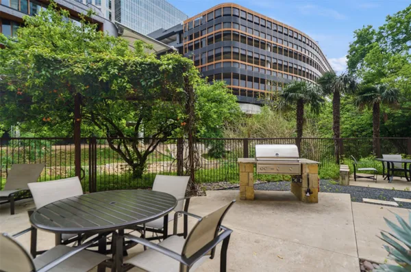 $585,000 | 800 West 5th Street, Unit 906, Austin, TX 78703