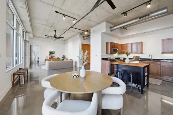 $585,000 | 800 West 5th Street, Unit 906, Austin, TX 78703