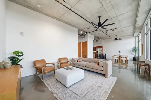 $585,000 | 800 West 5th Street, Unit 906, Austin, TX 78703