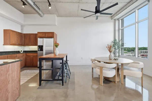 $585,000 | 800 West 5th Street, Unit 906, Austin, TX 78703