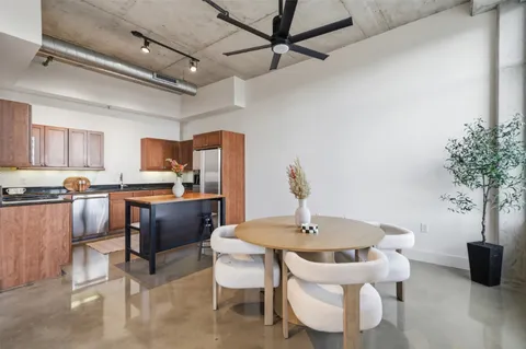 $585,000 | 800 West 5th Street, Unit 906, Austin, TX 78703