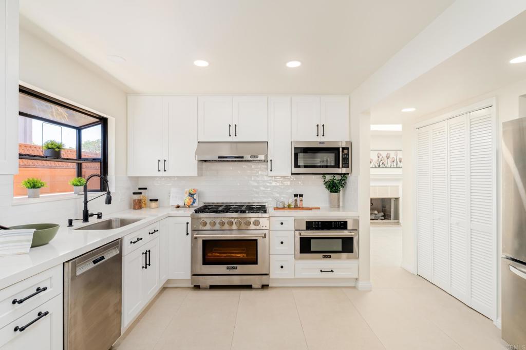 5736 Soledad Mountain Road La Jolla, CA 92037 - Photo 4 of 36