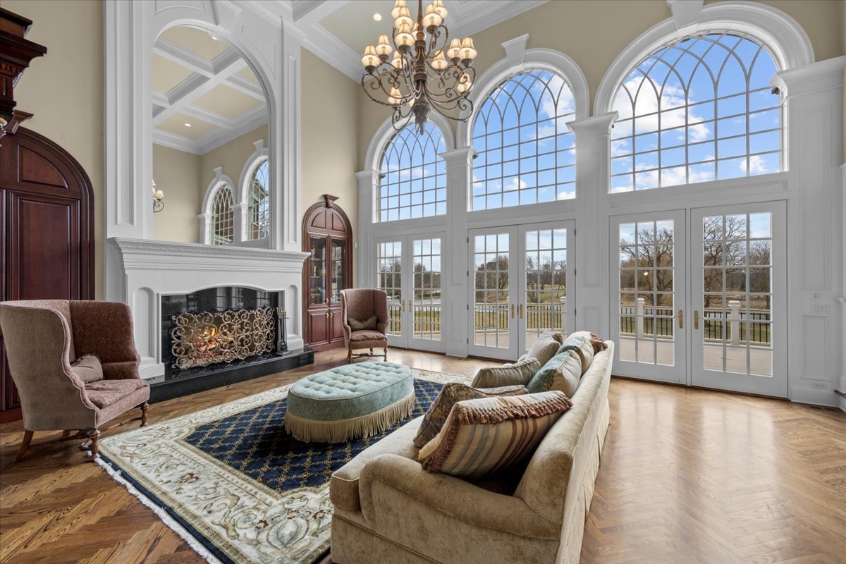 36W555 Stoneleat Road St. Charles, IL 60175 - Photo 12 of 61 Gallery Image 12