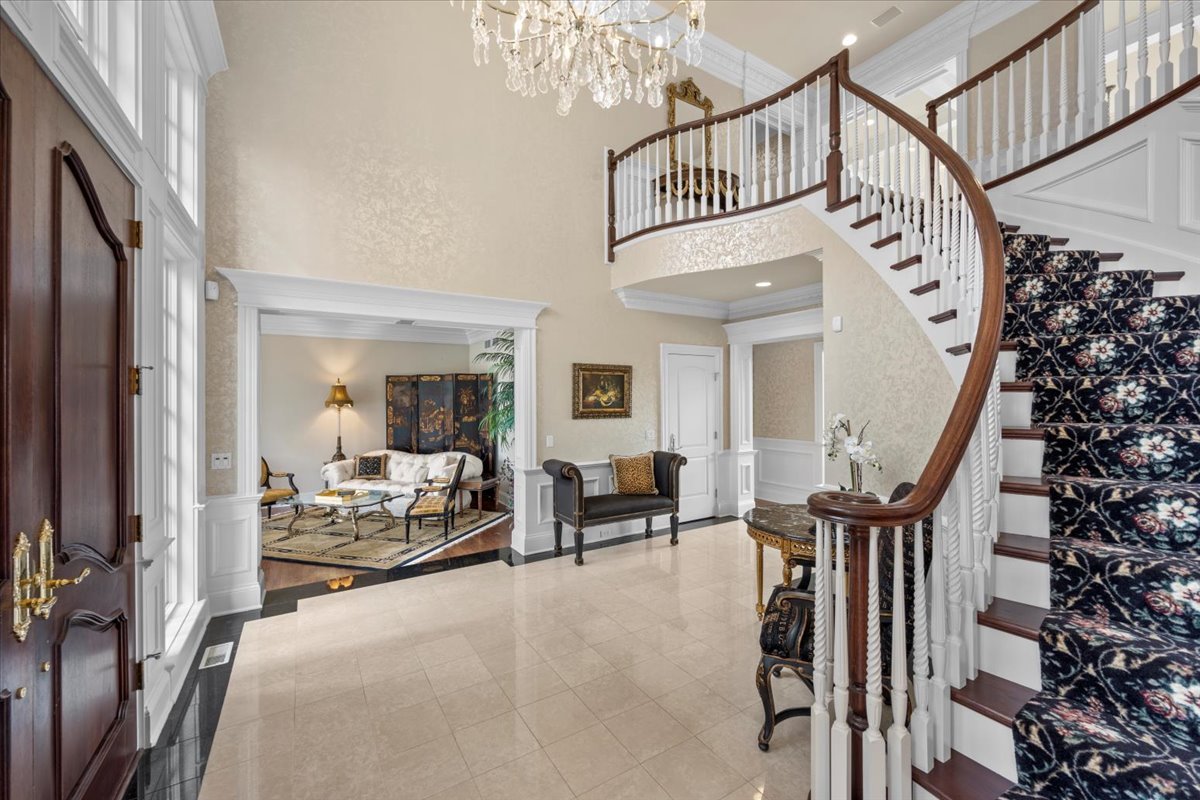 36W555 Stoneleat Road St. Charles, IL 60175 - Photo 9 of 61 Gallery Image 9