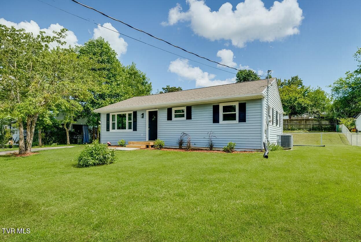 203 Hickory Road Bristol, TN 37620 - Photo 2 of 21 edited