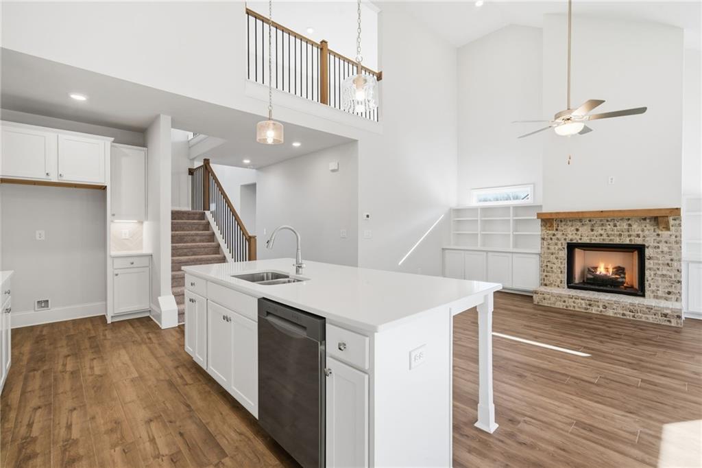 2540 Parkside Way Gainesville, GA 30507 - Photo 20 of 53 a spacious bathroom with a sink and a mirror