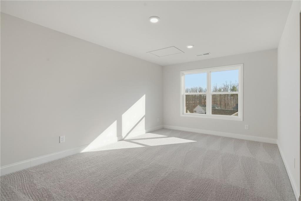 2540 Parkside Way Gainesville, GA 30507 - Photo 32 of 53 an empty room with a window