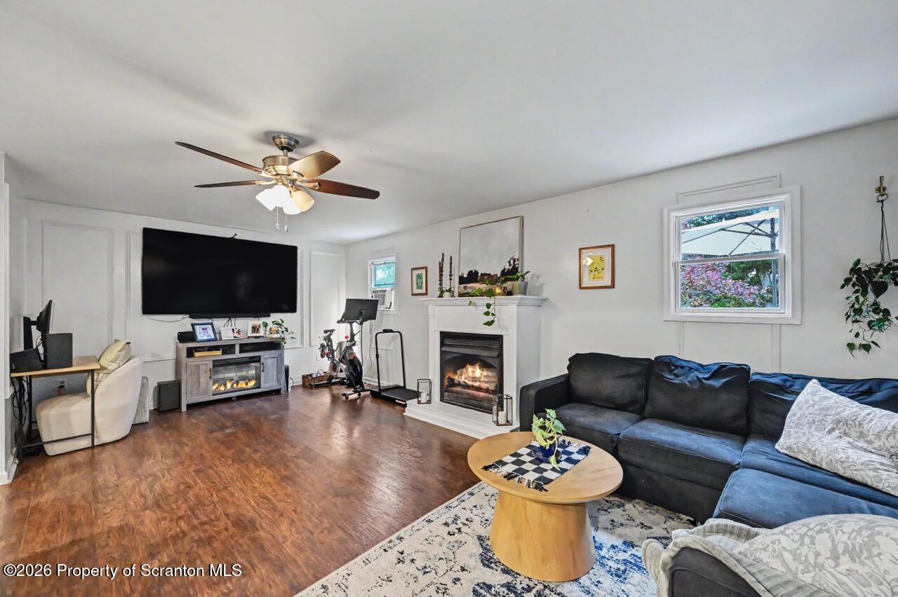 933 Fisk Street Scranton, PA 18509 - Photo 32 of 63 Family Room