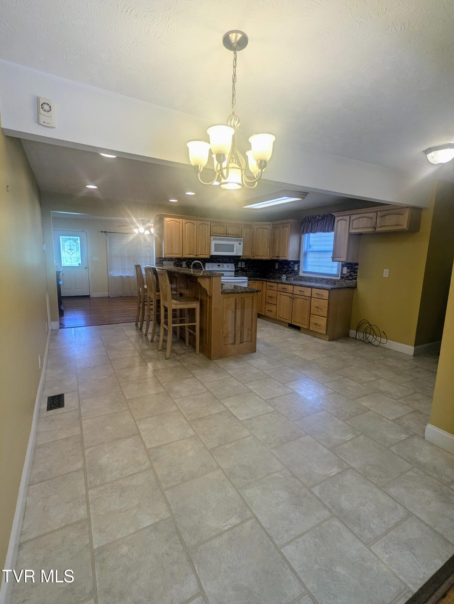 711 Pine Hill Road Elizabethton, TN 37643 - Photo 4 of 18 711PineHillRd_49007_4