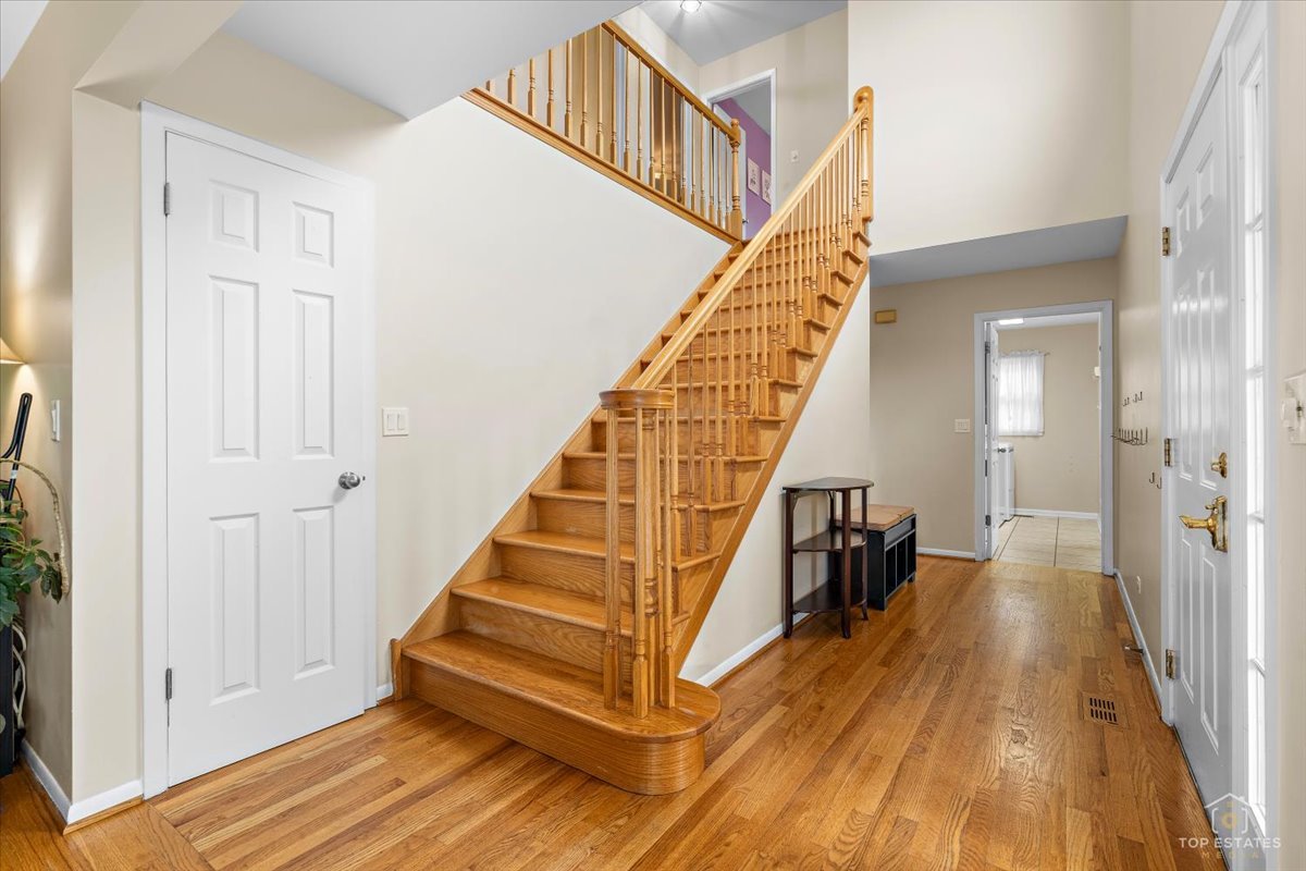 705 Gregor Lane Wheeling, IL 60090 - Photo 2 of 28