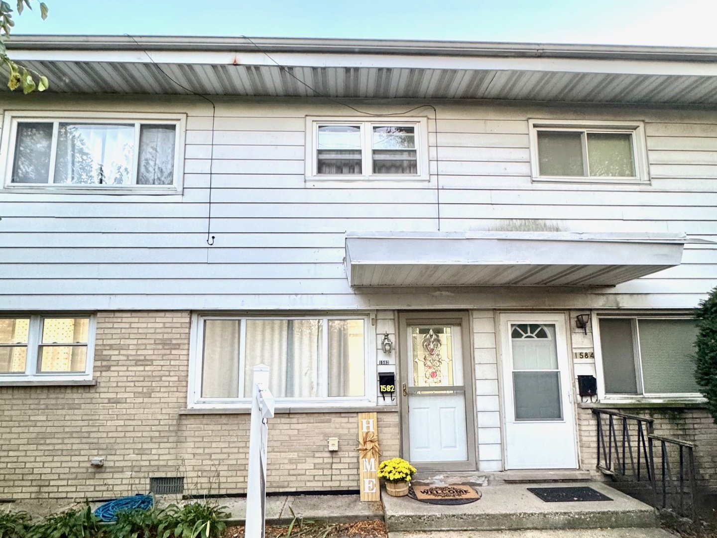 1582 Pennsylvania Avenue Des Plaines, IL 60018 - Photo 1 of 28 a front view of a house