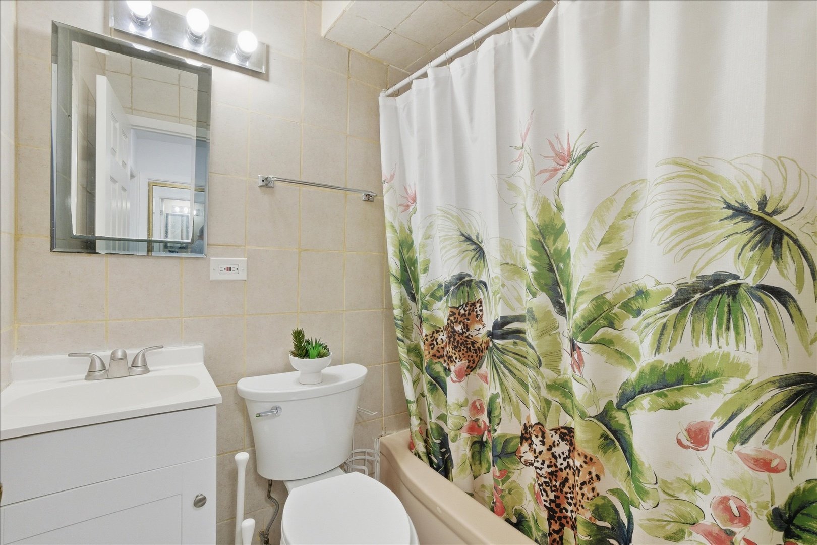 1582 Pennsylvania Avenue Des Plaines, IL 60018 - Photo 14 of 28 a bathroom with a toilet a sink and a mirror