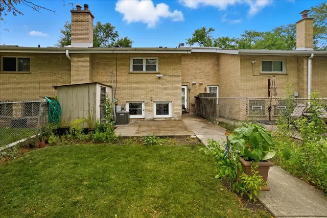 $314,900 | 1582 Pennsylvania Avenue, Des Plaines, IL 60018