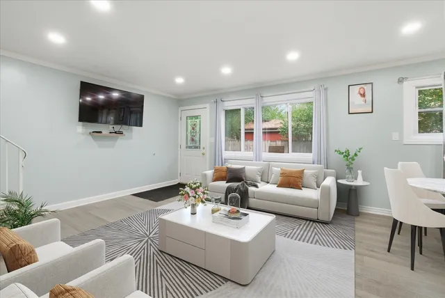 $314,900 | 1582 Pennsylvania Avenue, Des Plaines, IL 60018