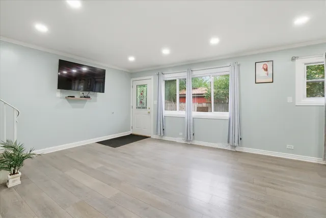 $314,900 | 1582 Pennsylvania Avenue, Des Plaines, IL 60018