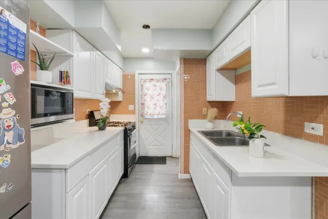 $314,900 | 1582 Pennsylvania Avenue, Des Plaines, IL 60018