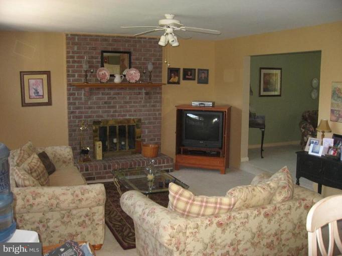 313 Kalorama Road Sykesville, MD 21784 - Photo 11 of 22 Family Room