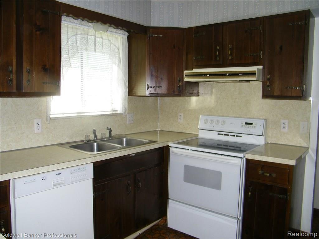 5344 Fish Lake Road North Branch, MI 48461 - Photo 6 of 17 100_2705.jpg