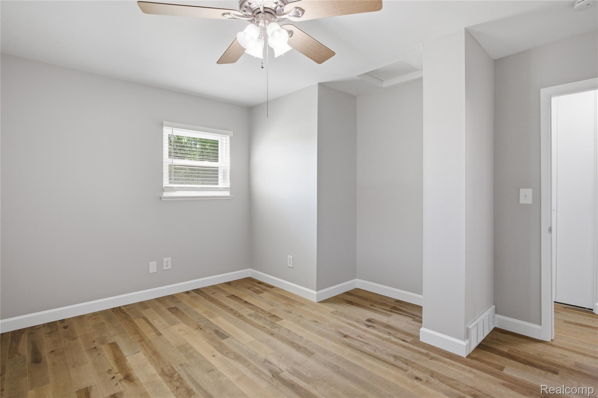 37257 Dundee Street Sterling Heights, MI 48310 - Photo 19 of 47 Empty room