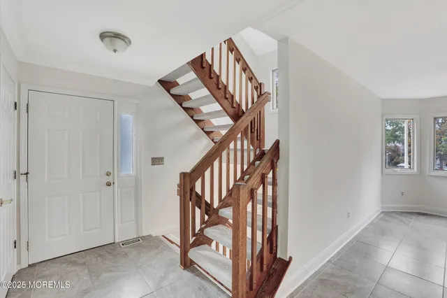 a view of an entryway with workspace