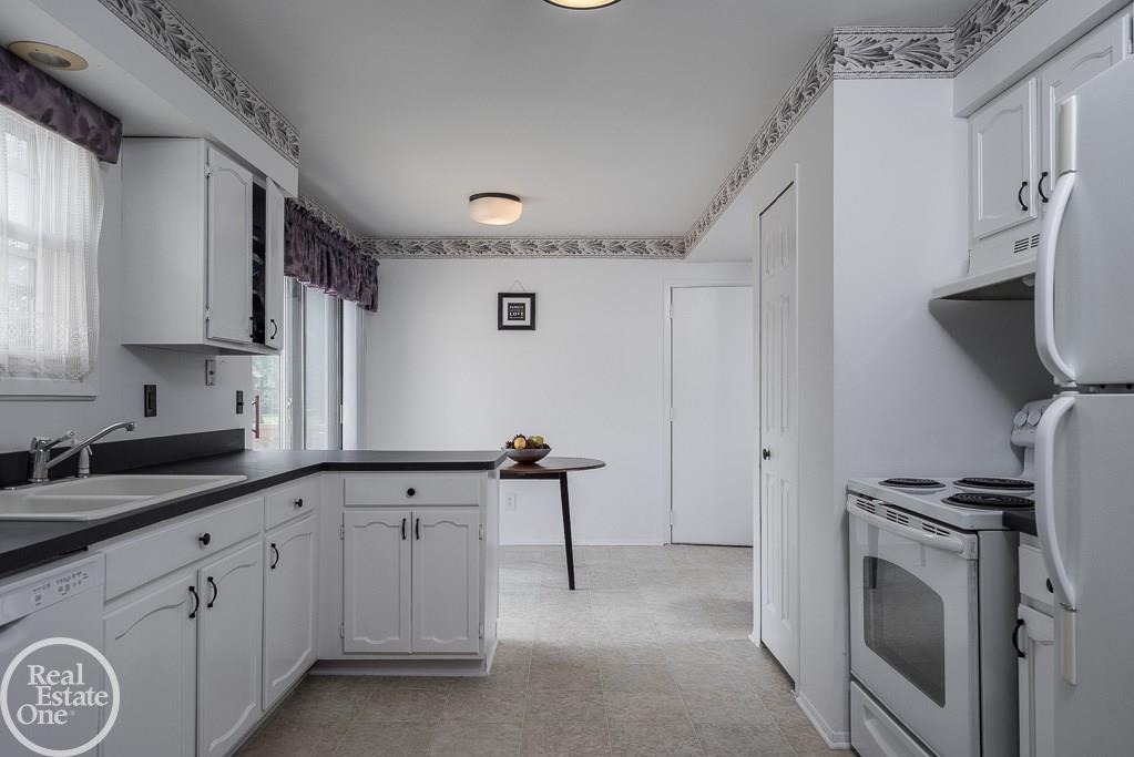 2075 Warrington Road Rochester Hills, MI 48307 - Photo 3 of 18