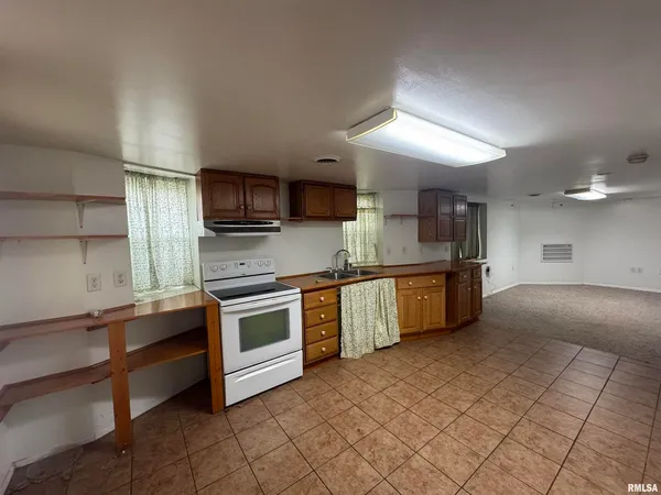 $139,900 | 707 North Brady Street, Davenport, IA 52803