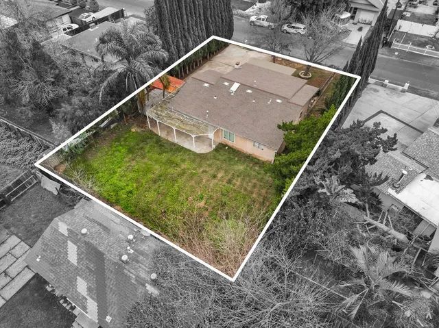 a view of a tennis court