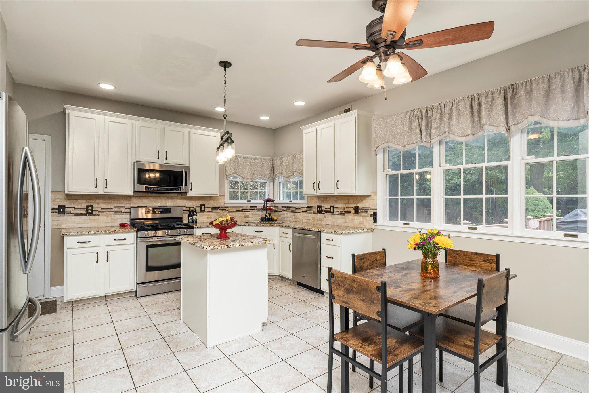 22 Cloverdale Way Columbus, NJ 08022 - Photo 4 of 40