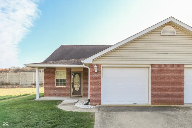 $179,000 | 925 Plaza Drive, Martinsville, IN 46151