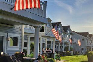 927 West Savidge Street Spring Lake, MI 49456 - Photo 16 of 21 438154582_2872717399535681_3012743938552