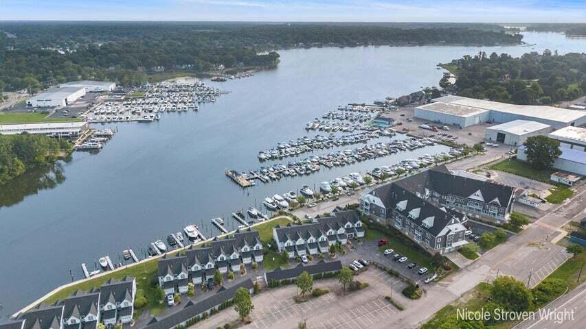 927 West Savidge Street Spring Lake, MI 49456 - Photo 20 of 21 20240422130230472677000000-o