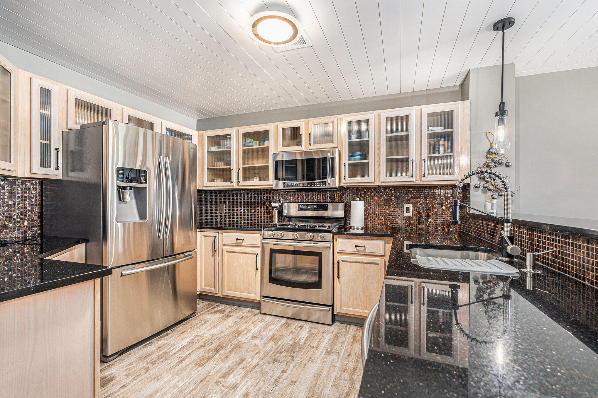 927 West Savidge Street Spring Lake, MI 49456 - Photo 3 of 21 006_dsc08714_883