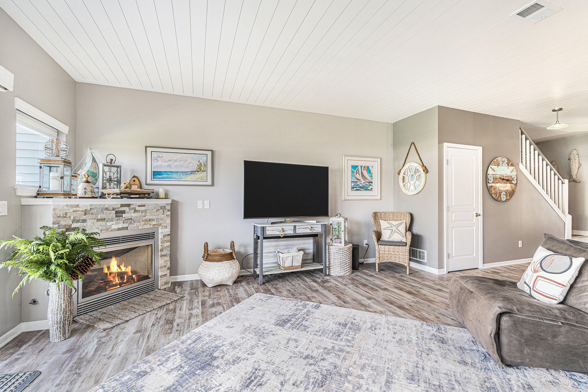 927 West Savidge Street Spring Lake, MI 49456 - Photo 6 of 21 003_dsc08735_790