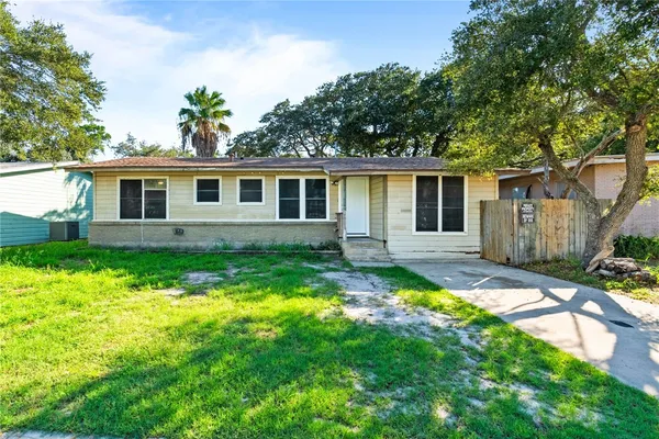 $1,500 | 1309 Oak Park Drive, Aransas Pass, TX 78336