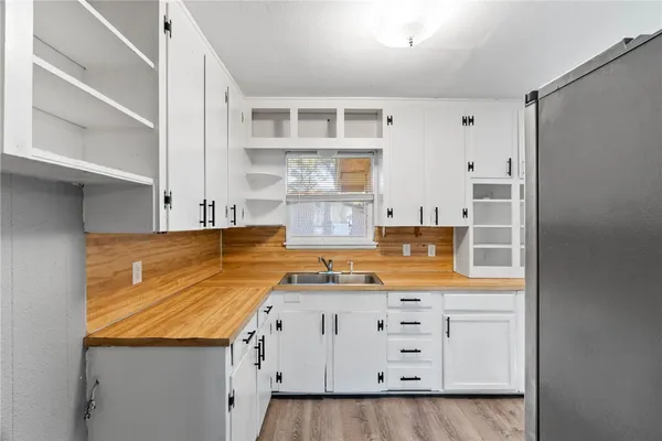 $1,500 | 1309 Oak Park Drive, Aransas Pass, TX 78336