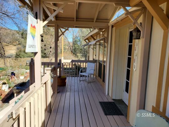 8926 Caliente Bodfish Road Caliente, CA 93518 - Photo 22 of 43 a view of a balcony with furniture and wooden floor