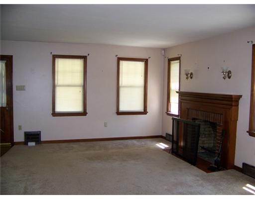 781 Thompson Run Road Pittsburgh, PA 15237 - Photo 4 of 10 Living Room.