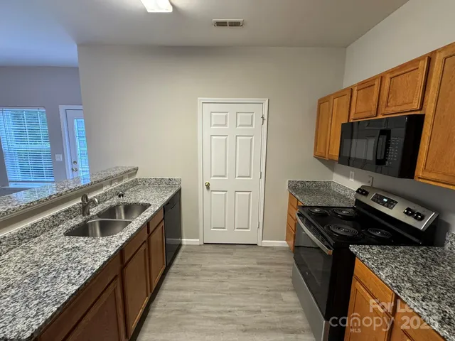 $1,898 | 2184 Winthrop Chase Drive, Charlotte, NC 28212