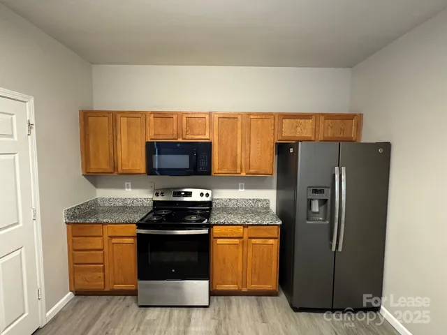 $1,898 | 2184 Winthrop Chase Drive, Charlotte, NC 28212