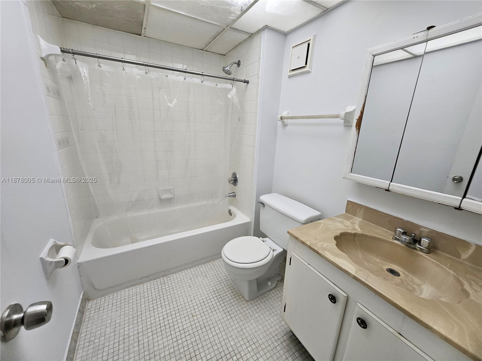 7820 South Colony Circle, Unit 102 Tamarac, FL 33321 - Photo 36 of 51 Master Bathroom