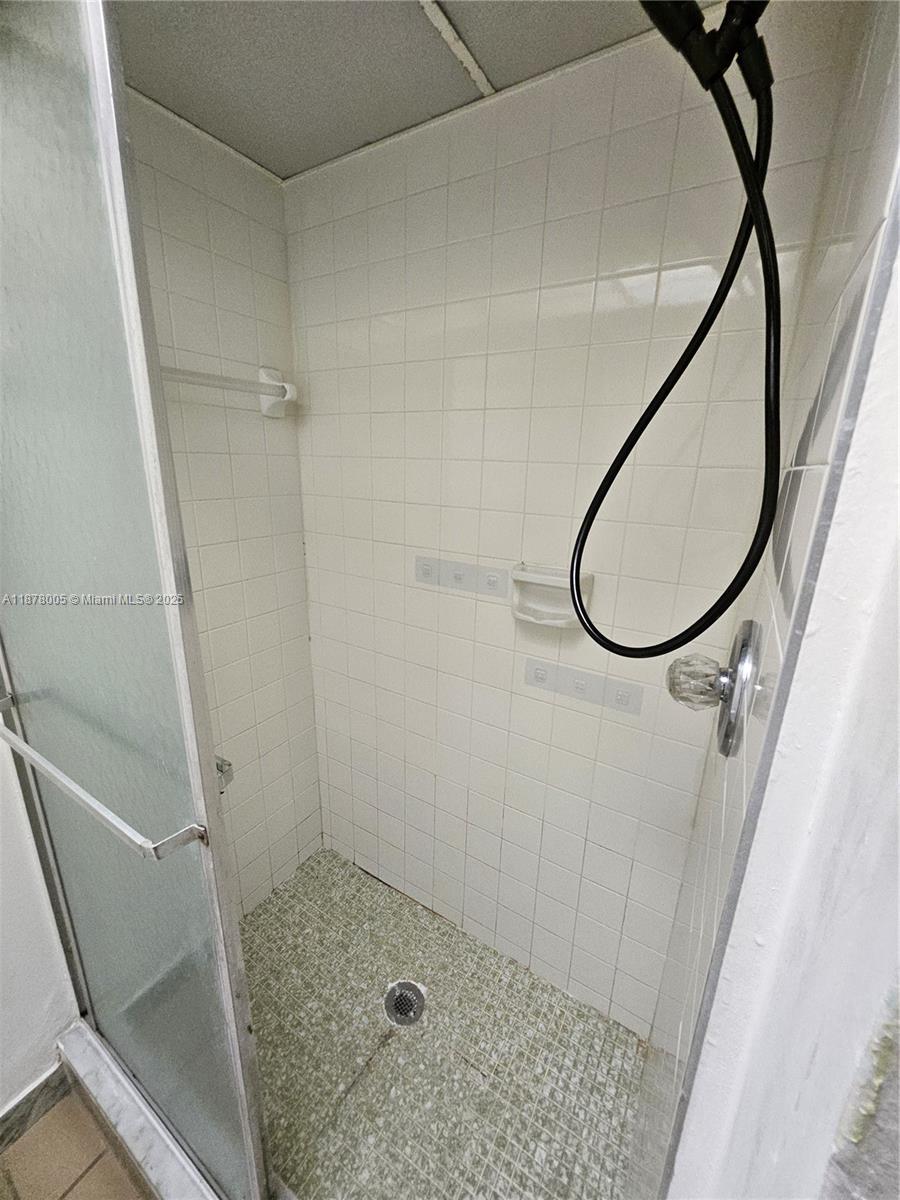 7820 South Colony Circle, Unit 102 Tamarac, FL 33321 - Photo 48 of 51 Guest Bathroom